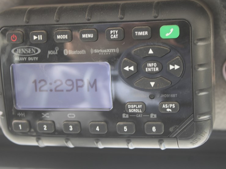 2021-new-holland-c327-image-58