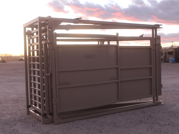 #1087-•-new-circle-t-tub-for-cattle-processing-image-7