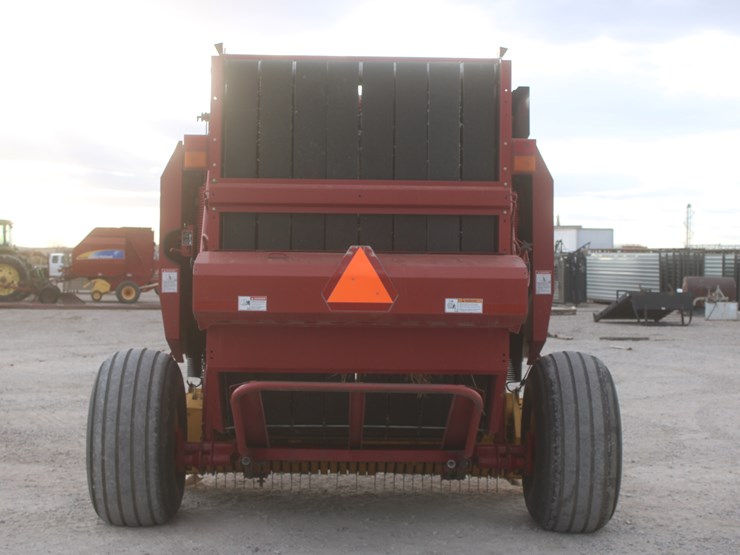 new-holland-br7090-image-3