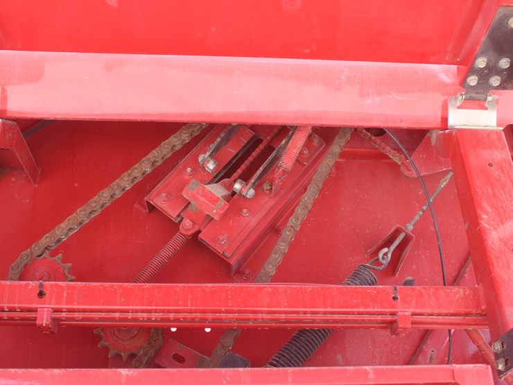 new-holland-br7090-image-34