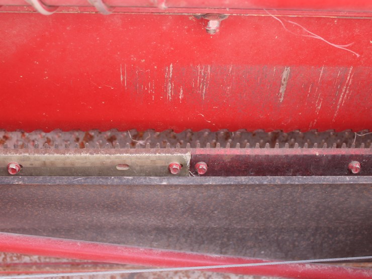 new-holland-br7090-image-21