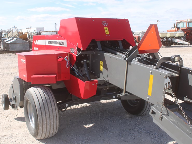 2020-massey-ferguson-1840-image-31