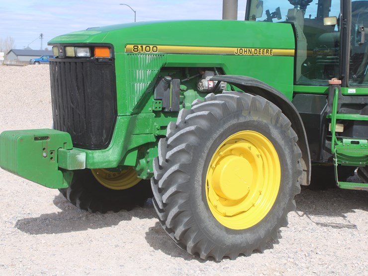 john-deere-8100-image-16