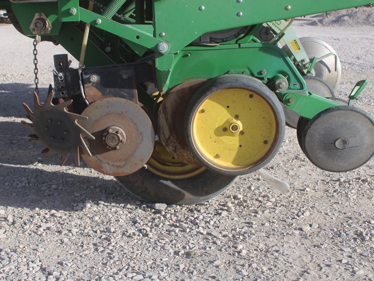 john-deere-7200-image-42