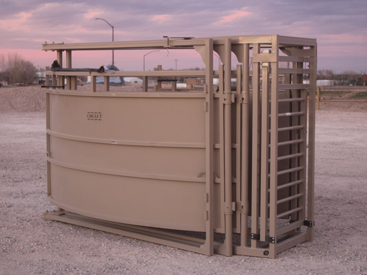 #1087-•-new-circle-t-tub-for-cattle-processing-image-1