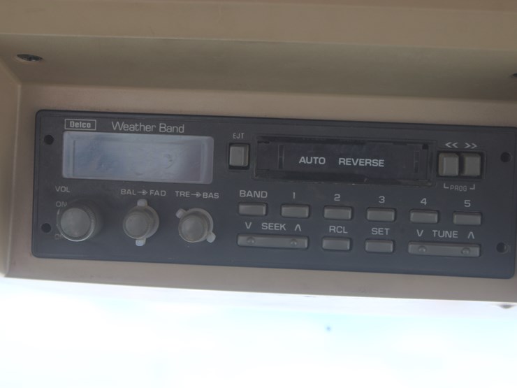 john-deere-8100-image-69