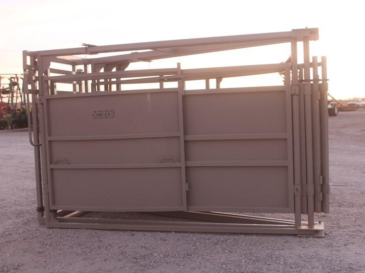 #1087-•-new-circle-t-tub-for-cattle-processing-image-5