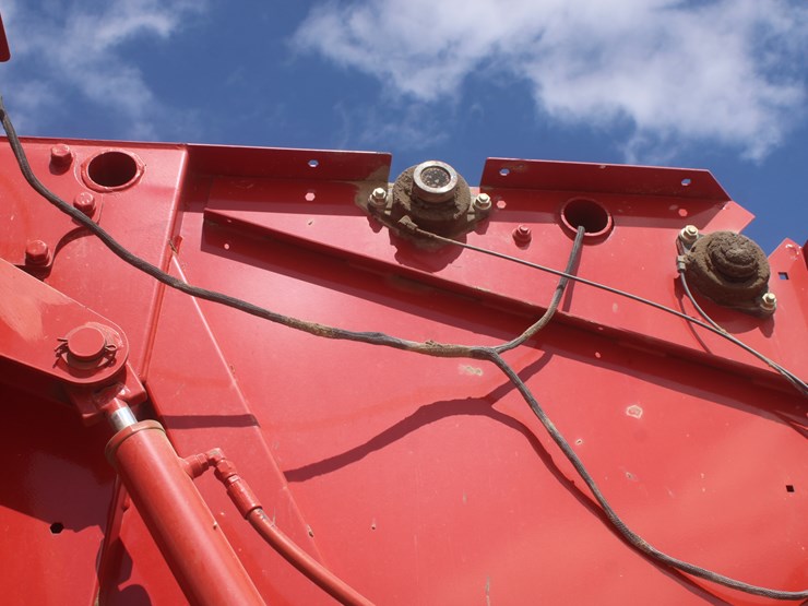 new-holland-br7090-image-35