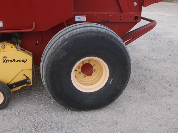 new-holland-br7090-image-28