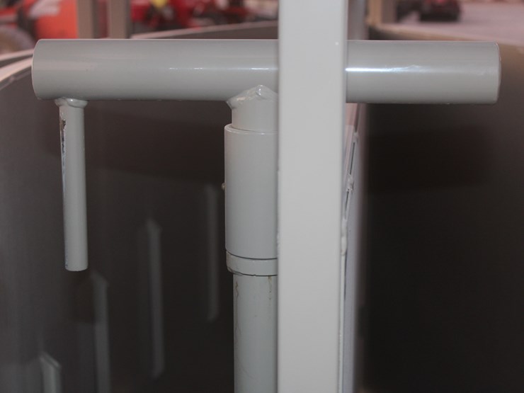 #1087-•-new-circle-t-tub-for-cattle-processing-image-17