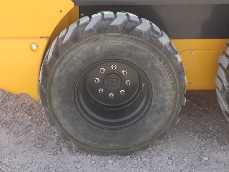 2021-new-holland-c327-image-40