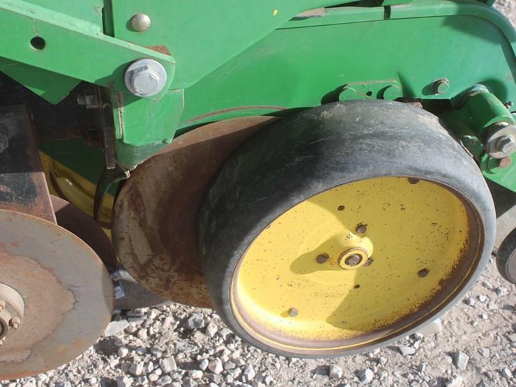 john-deere-7200-image-46