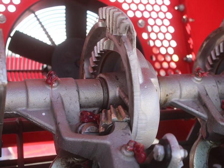 2020-massey-ferguson-1840-image-38