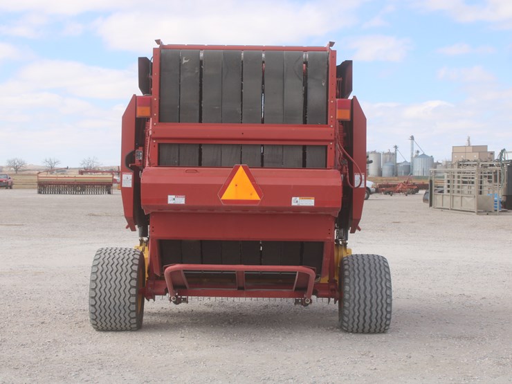 new-holland-br7090-image-4