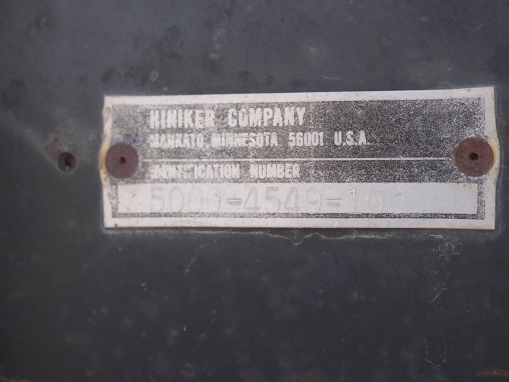 #1070-•-hinniker-12-row-corn-cultivator-image-45