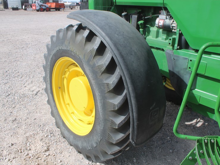 john-deere-8100-image-25