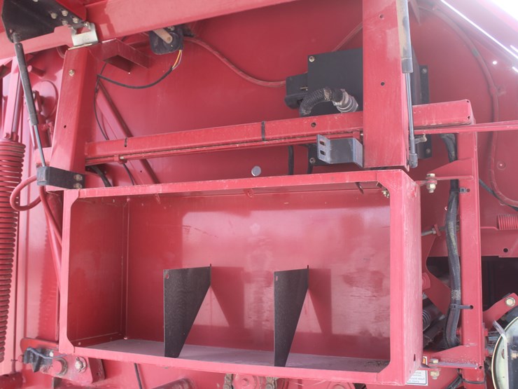 new-holland-br7090-image-49