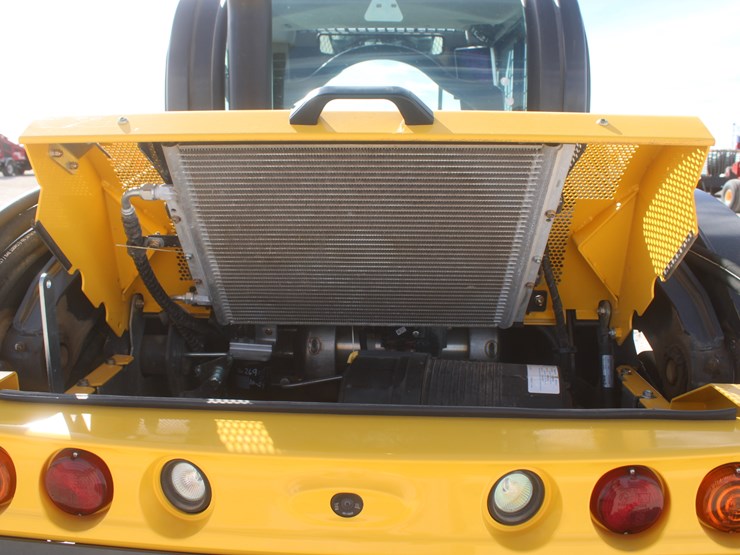 2021-new-holland-c327-image-29