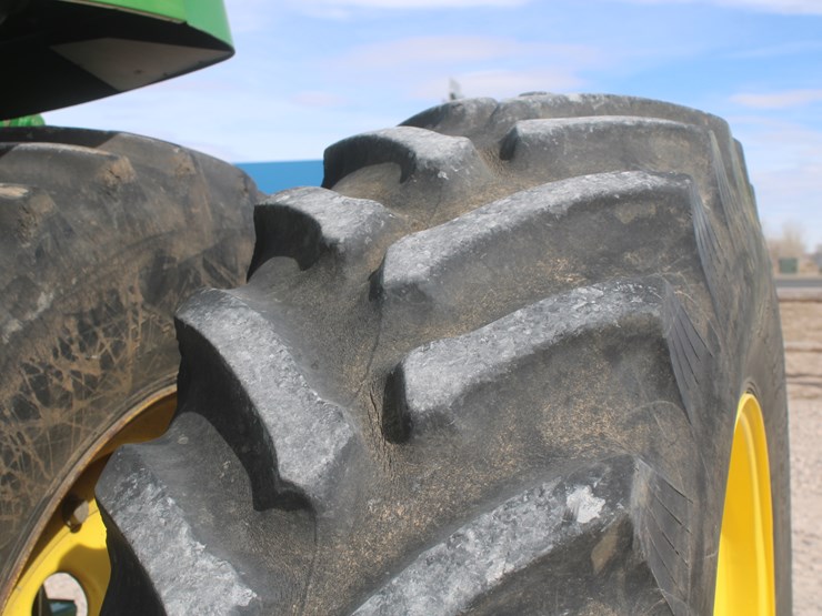 john-deere-8100-image-32