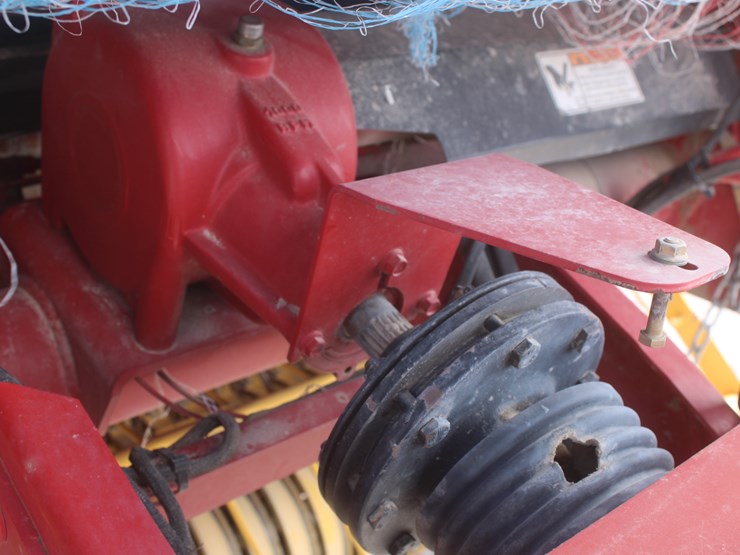 new-holland-br7090-image-19