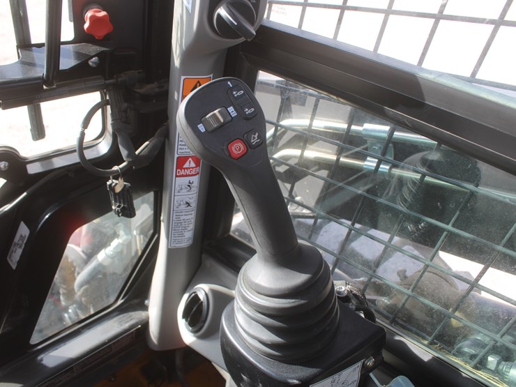 2021-new-holland-c327-image-51