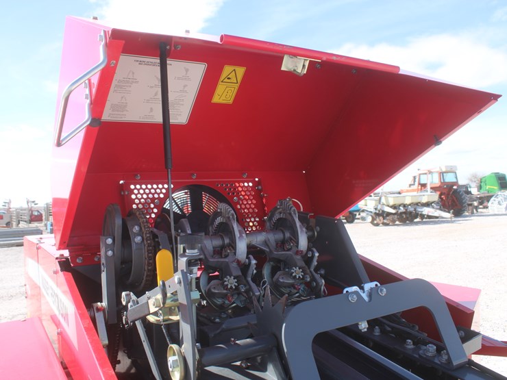 2020-massey-ferguson-1840-image-32