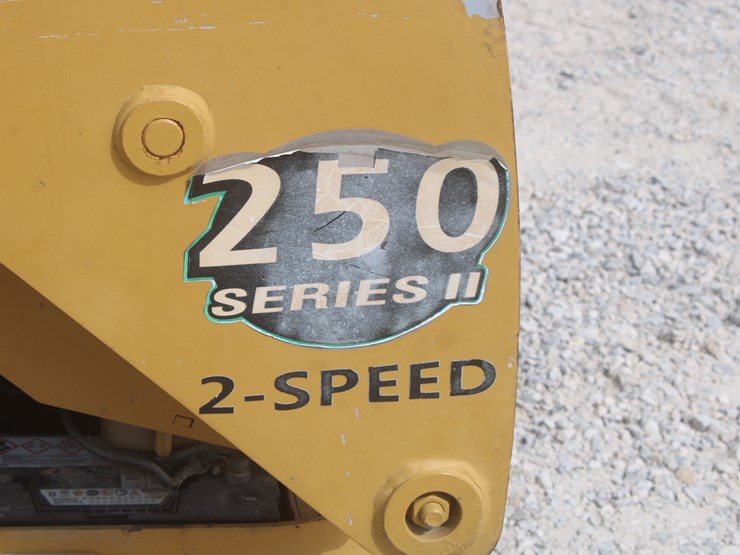 john-deere-250-image-21