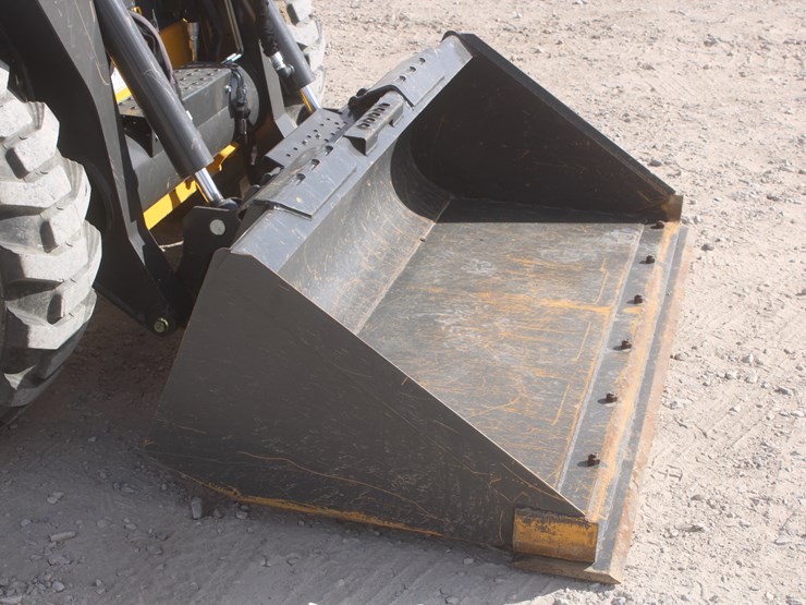 2021-new-holland-c327-image-43