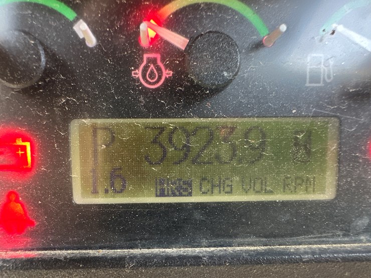 2006-deere-700j-image-31