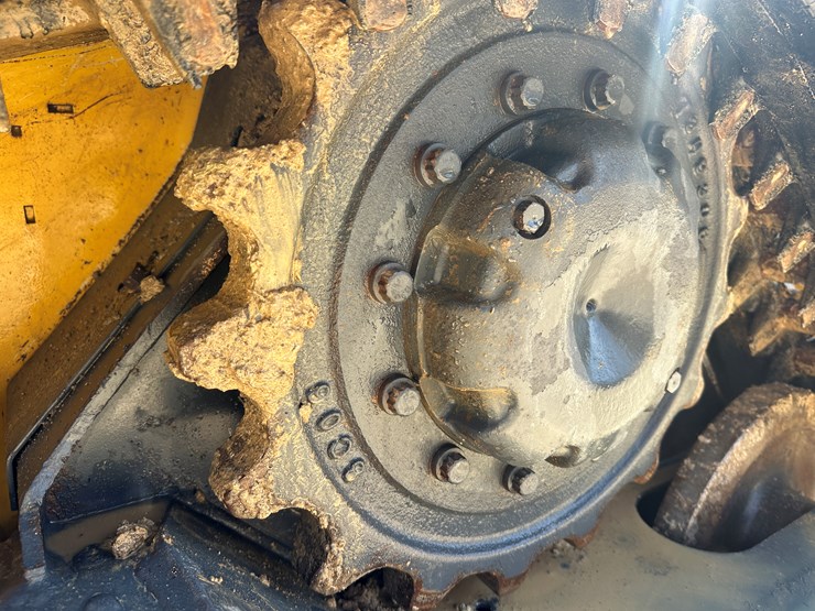 2019-deere-317g-image-41