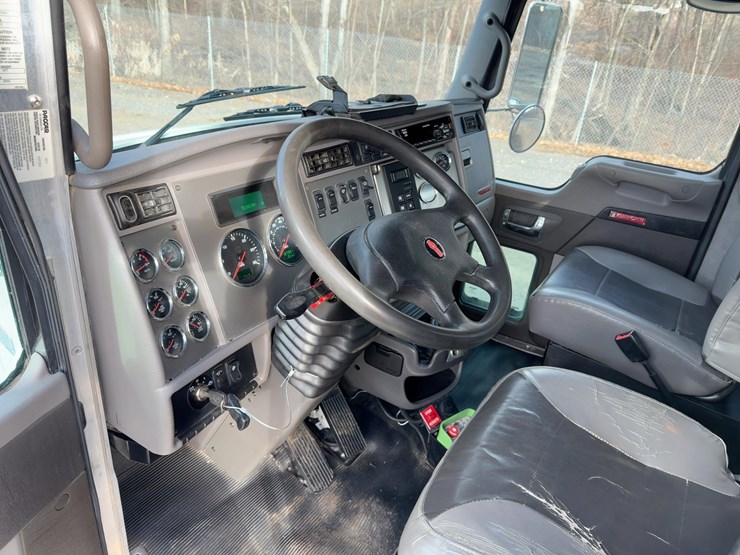 2017-kenworth-t270-image-35