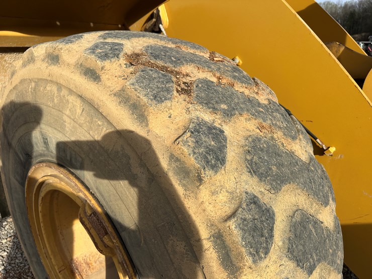 2012-caterpillar-950k-image-55