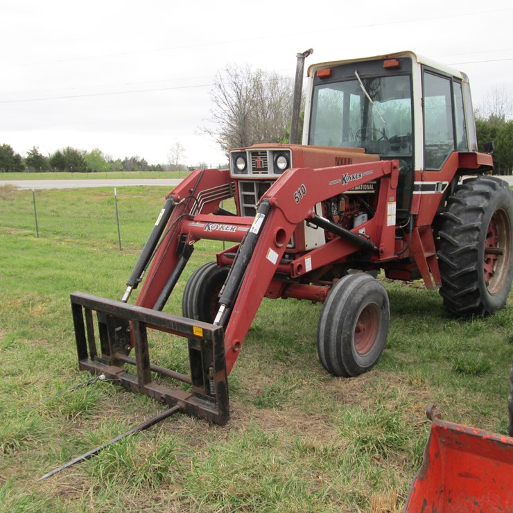 1977 INTERNATIONAL 886