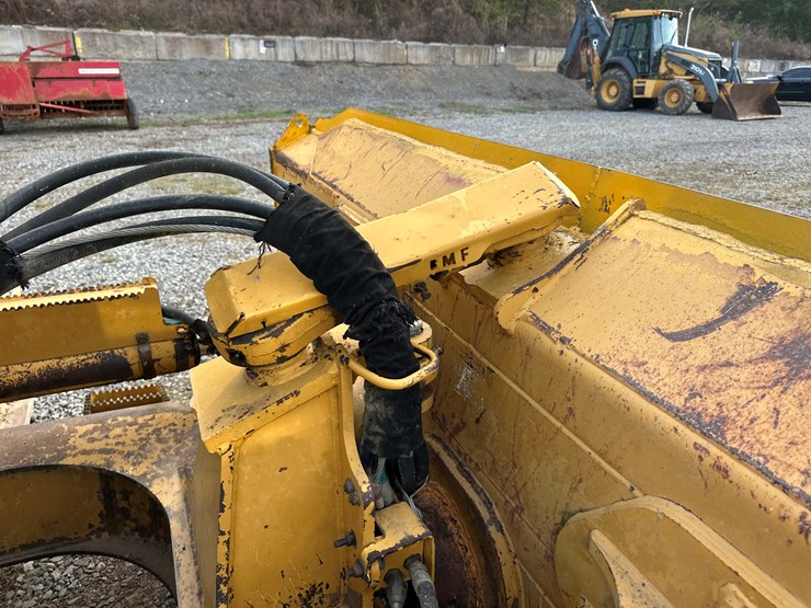 2006-deere-700j-image-18