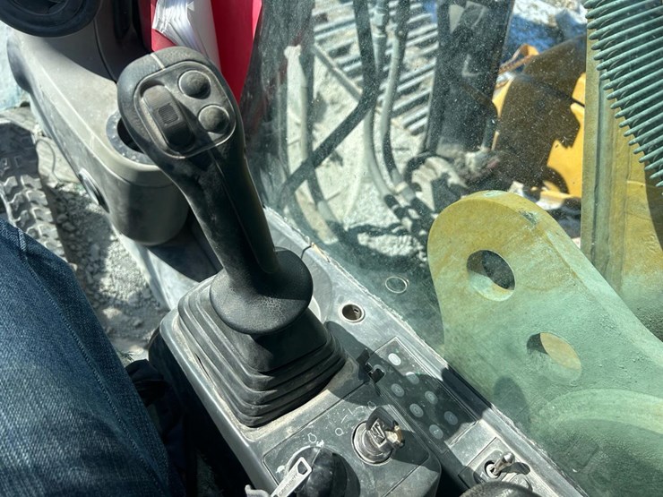 2011-caterpillar-329d-image-33