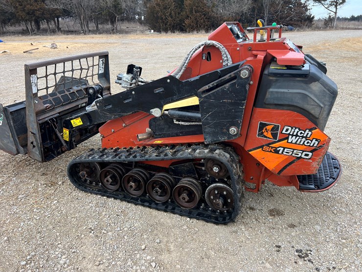2018-ditch-witch-sk1550-image-2