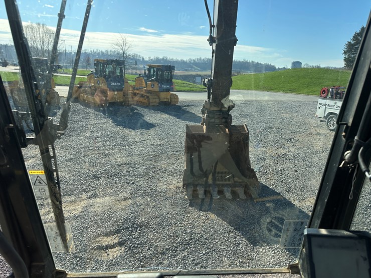 2017-volvo-ec350el-image-54