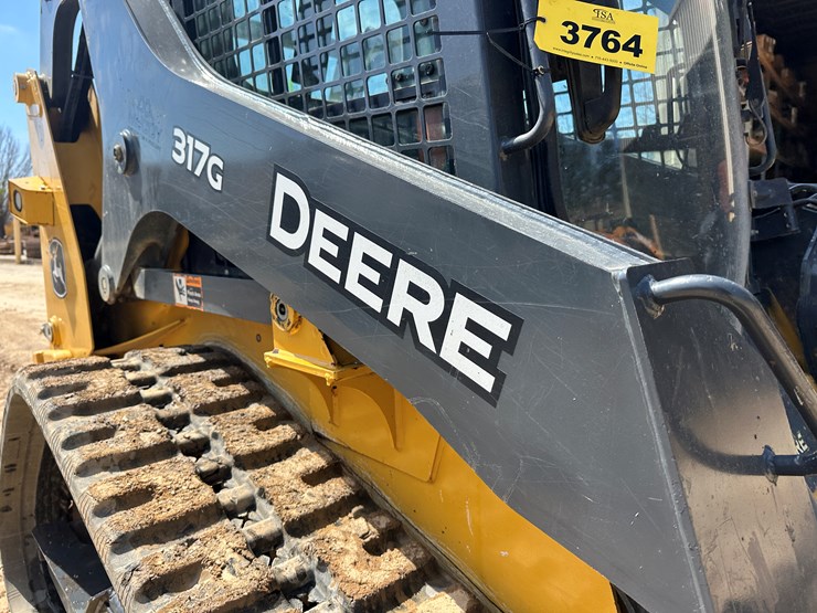 2019-deere-317g-image-18