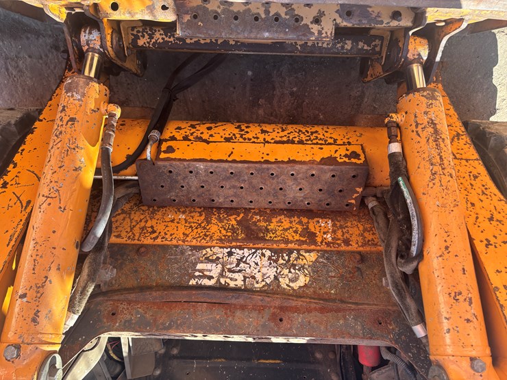 2011-case-sr220-image-40