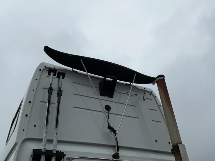 #126-•-2009-volvo-isx-semi-truck-image-42