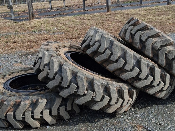 #103-•-solid-rubber-telehandler-tires-image-4