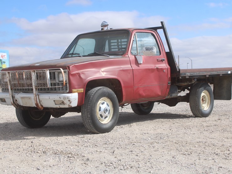 #3022-•-1980-chevy-silverado-3/4-ton-truck-with-flatbed-image-2