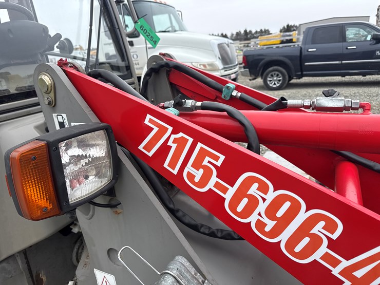 2014-takeuchi-tw40-image-18