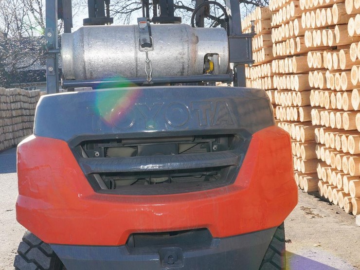 2016-toyota-8fg35u-image-4