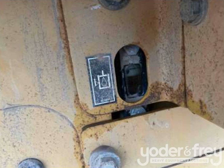 2014-caterpillar-d6k2-xl-image-40