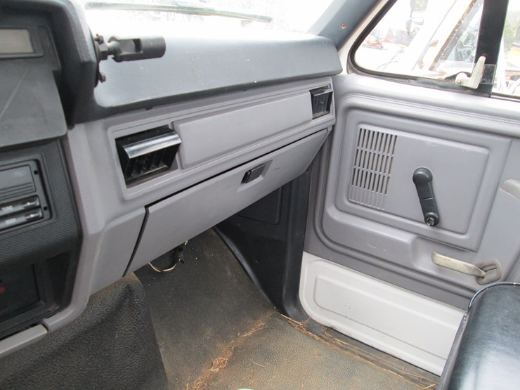 1997-ford-f800-image-40