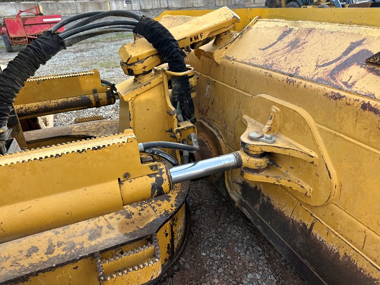 2006-deere-700j-image-17