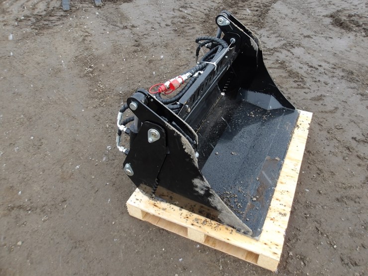 #7806-•-39"-mini-quick-attach-4-in-1-bucket-image-6