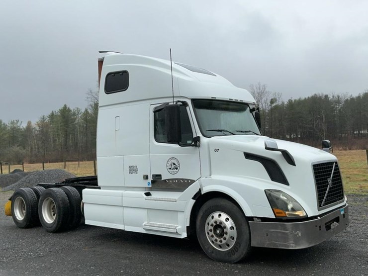 #126-•-2009-volvo-isx-semi-truck-image-7