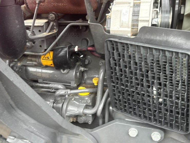 2023-massey-ferguson-4707-image-28